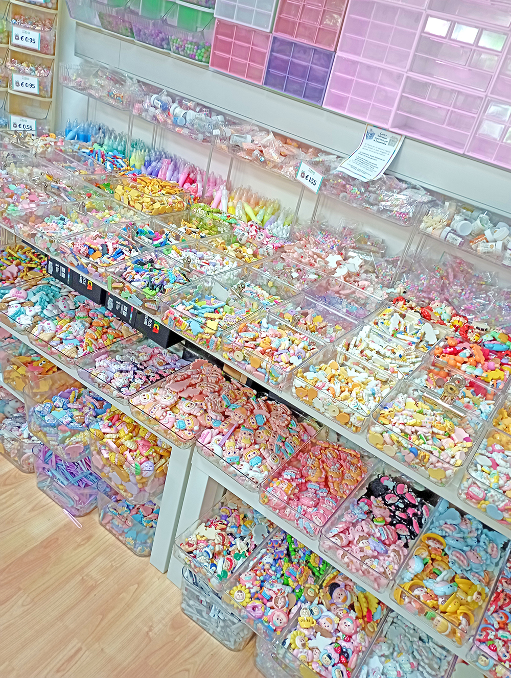 finta torta realizzata con colla cremosa decoden e charms kawaii - iido, decoden shop roma