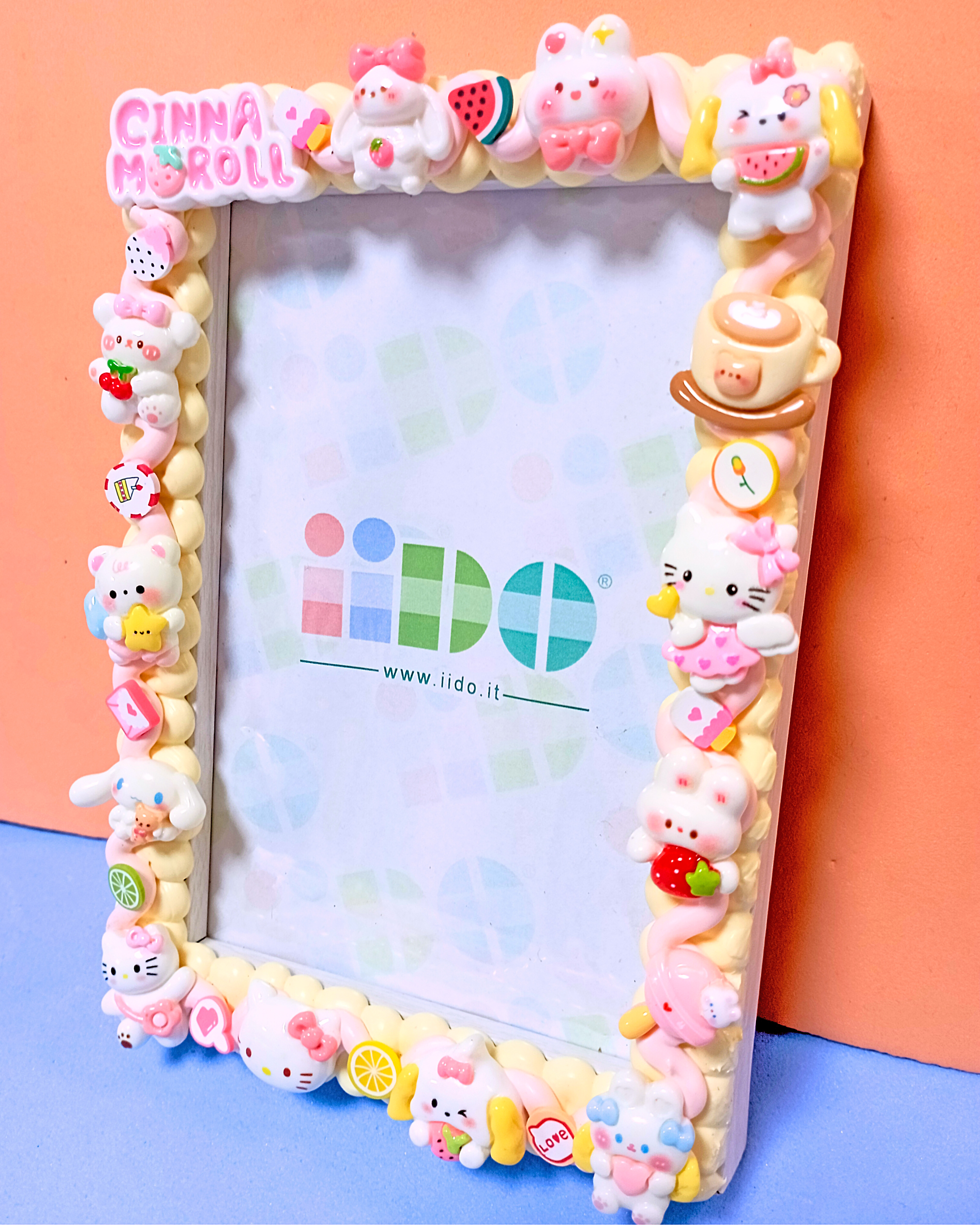 cornice decorata nei nostri laboratori per bambini
